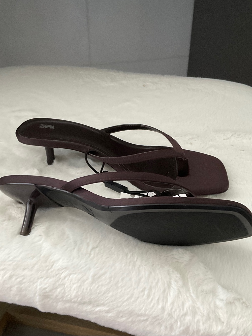 Zara Women’s Dark Brown Satin Thong kitten heels